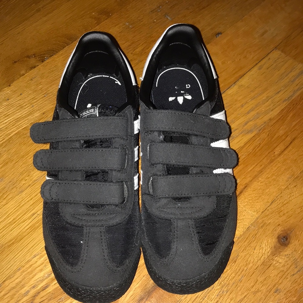 Unisex Adidas sneakers size 3